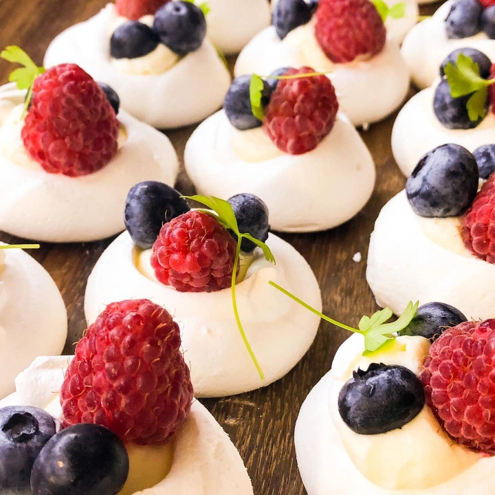 Mini pavlova